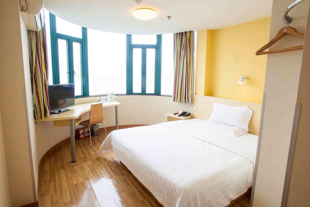 7Days Inn Chongqing Nanping Pedestrian Street Room photo